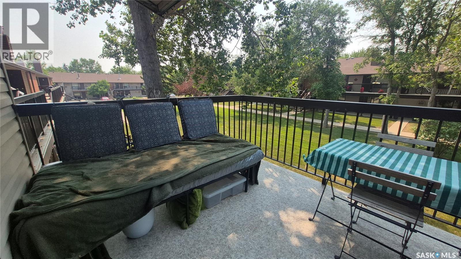 66 Gore Place, Regina, SK - Outdoor With Deck Patio Veranda