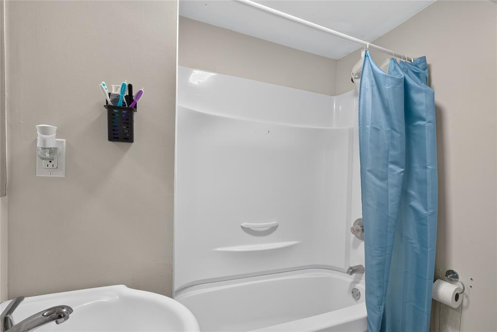 16 Hamilton Street, Gander, NL - Indoor Photo Showing Bathroom