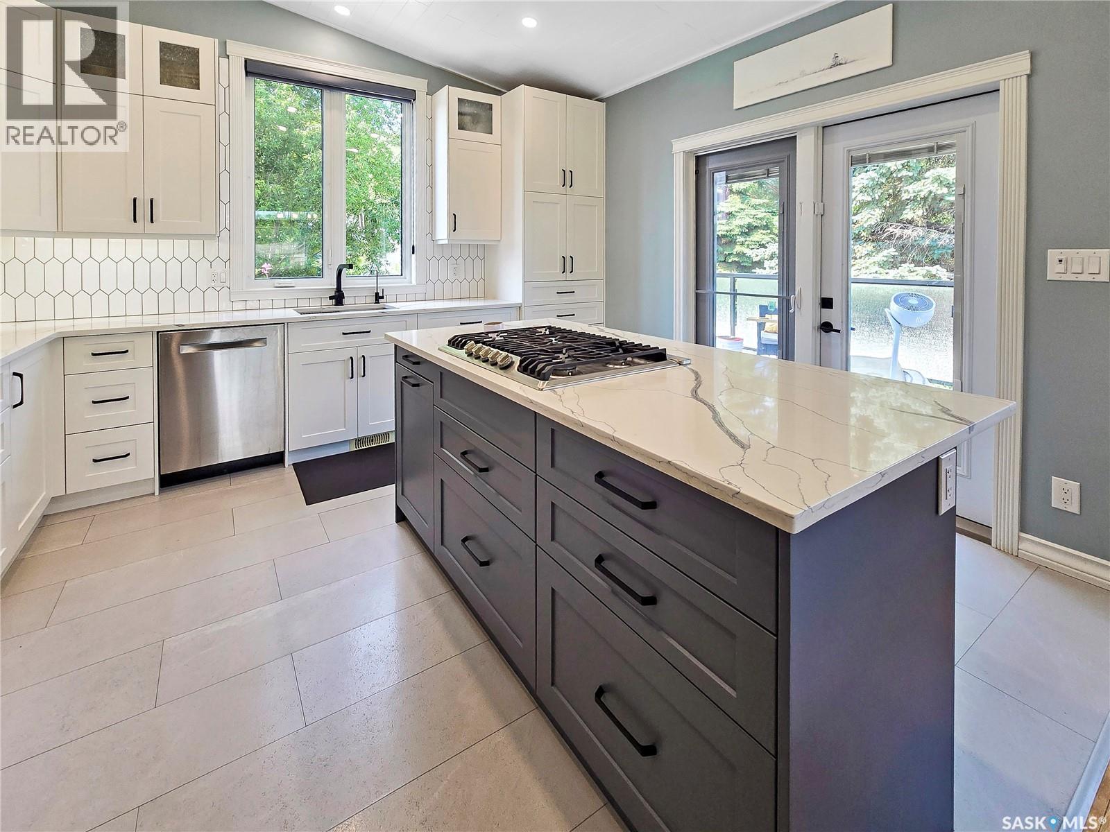 42 Willow Crescent, Fort Qu'Appelle, SK - Indoor Photo Showing Kitchen With Upgraded Kitchen