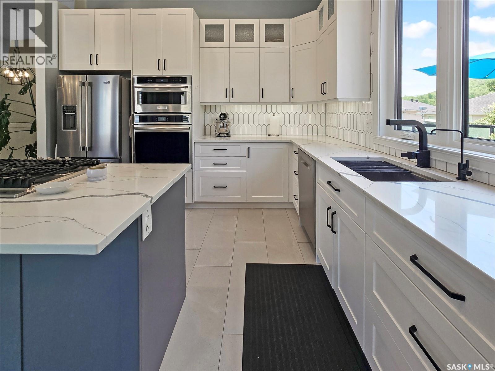 42 Willow Crescent, Fort Qu'Appelle, SK - Indoor Photo Showing Kitchen With Upgraded Kitchen