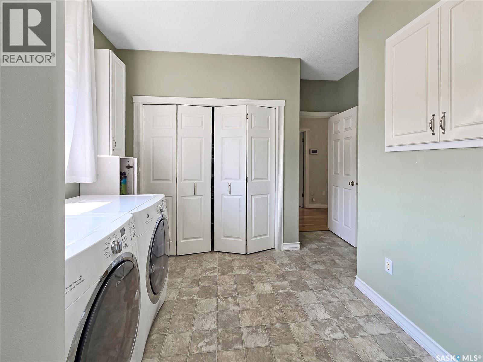 42 Willow Crescent, Fort Qu'Appelle, SK - Indoor Photo Showing Laundry Room