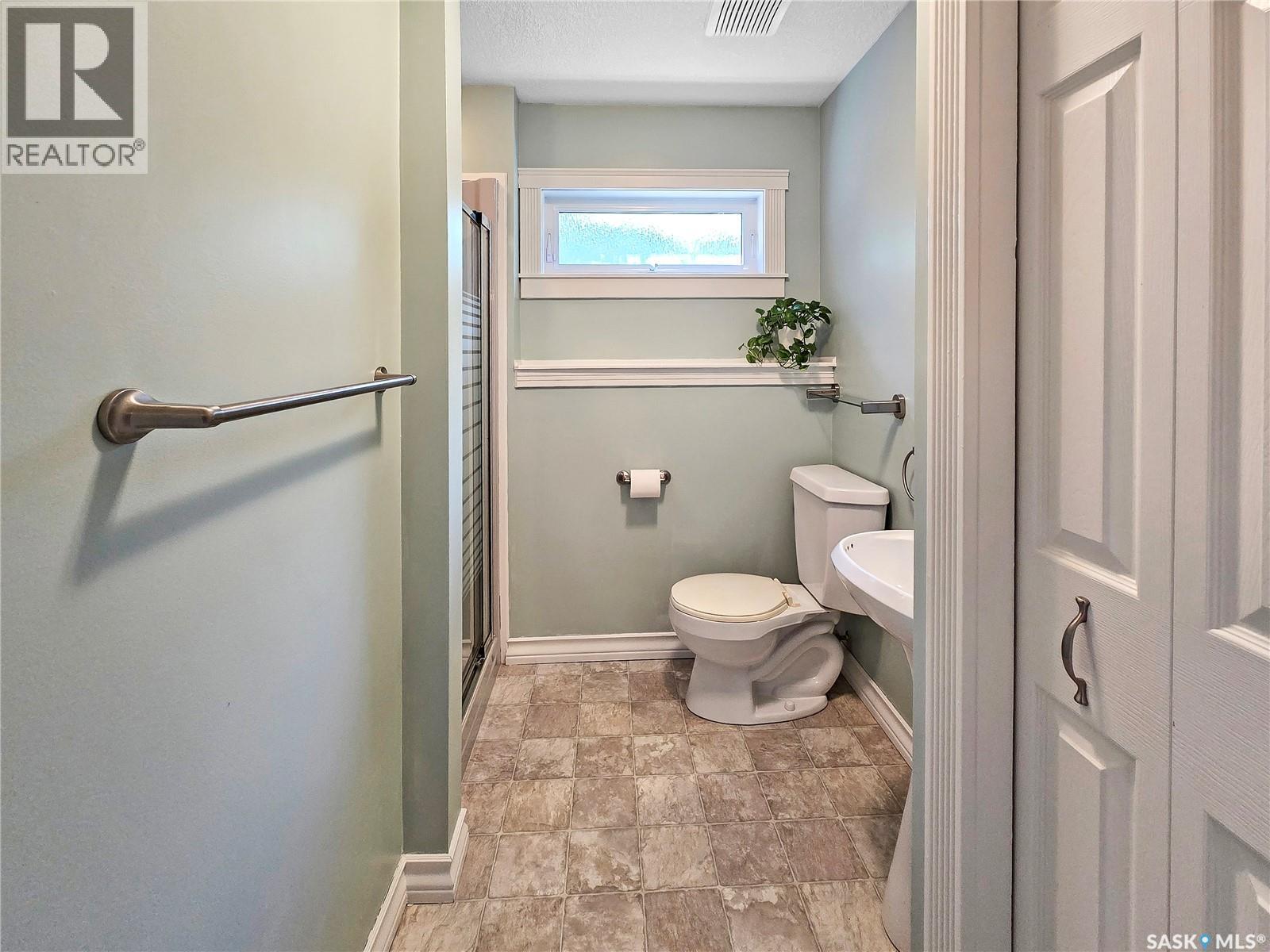42 Willow Crescent, Fort Qu'Appelle, SK - Indoor Photo Showing Bathroom