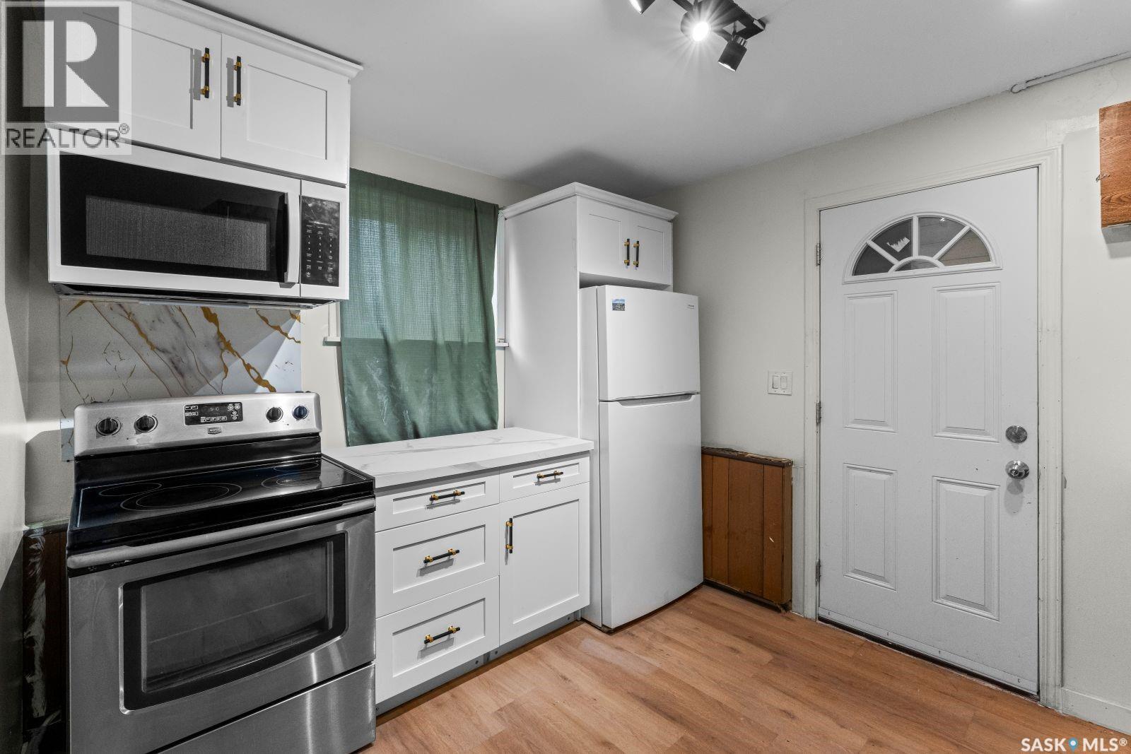 410 P Avenue N, Saskatoon, SK - Indoor Photo Showing Kitchen