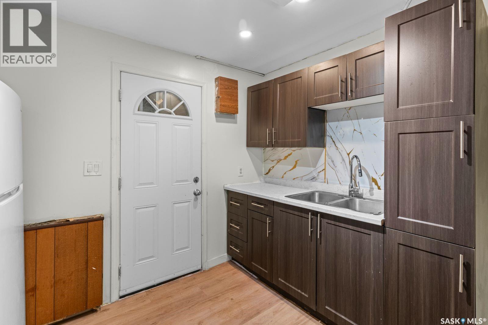 410 P Avenue N, Saskatoon, SK - Indoor Photo Showing Kitchen With Double Sink