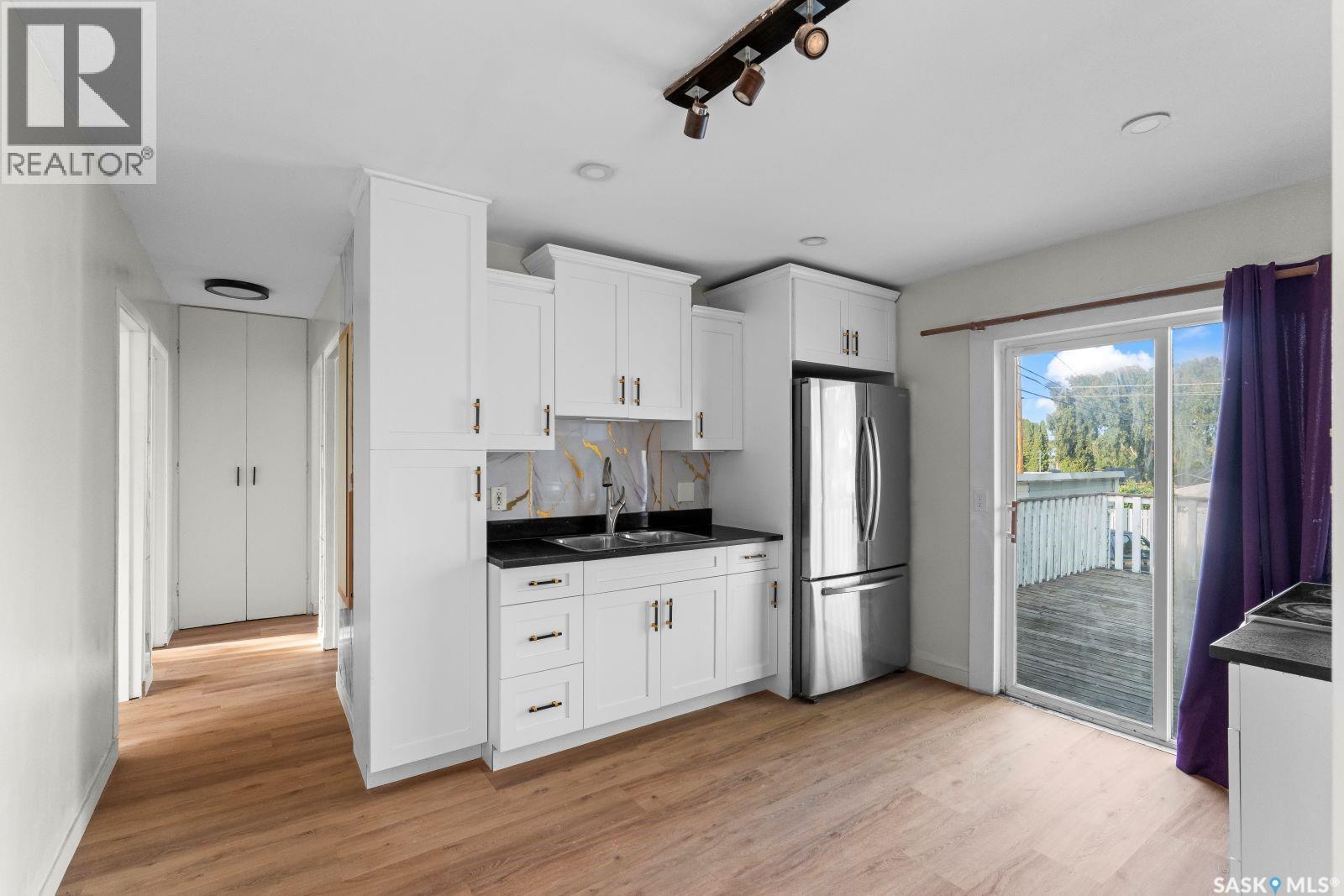 410 P Avenue N, Saskatoon, SK - Indoor Photo Showing Kitchen