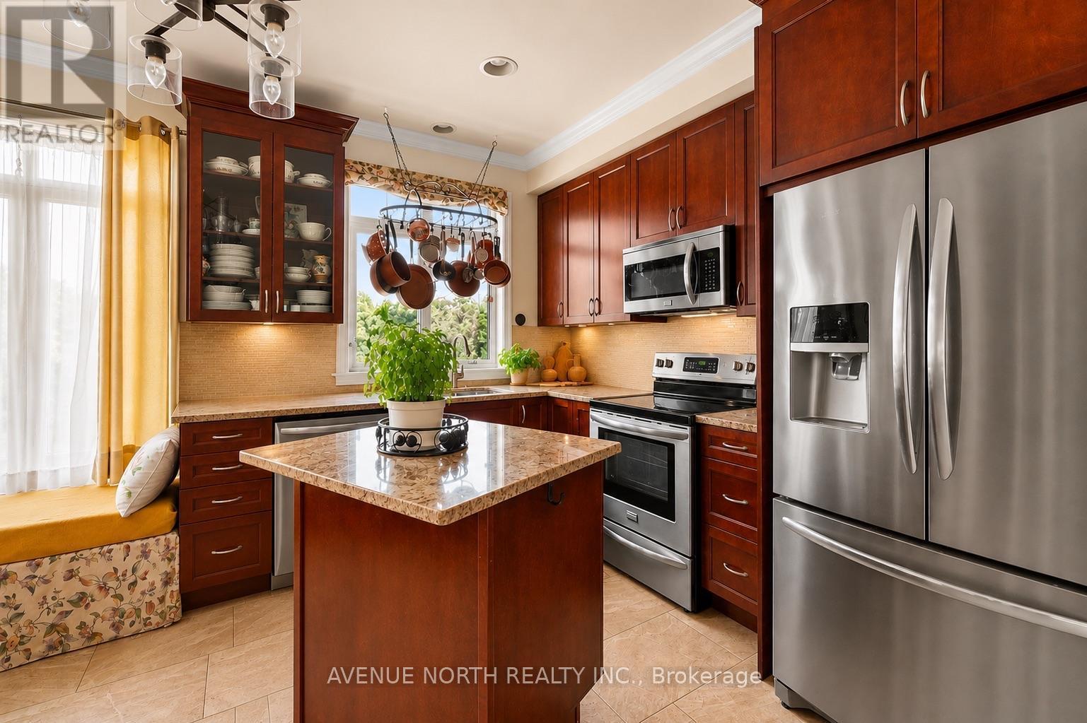 52 Kings Landing Private, Ottawa, ON - Indoor Photo Showing Kitchen