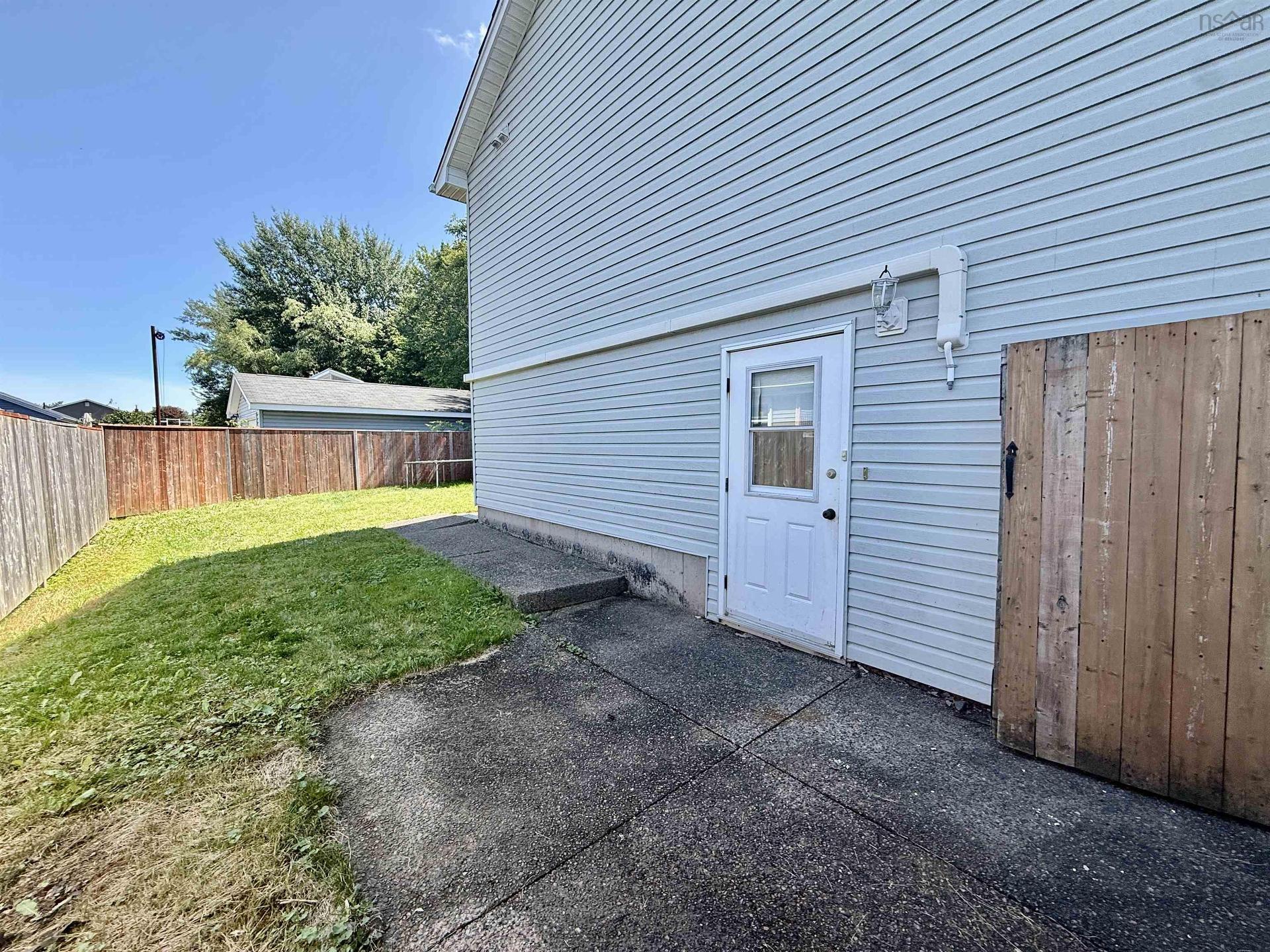 6 Beacon Street, Dartmouth, NS - Outdoor