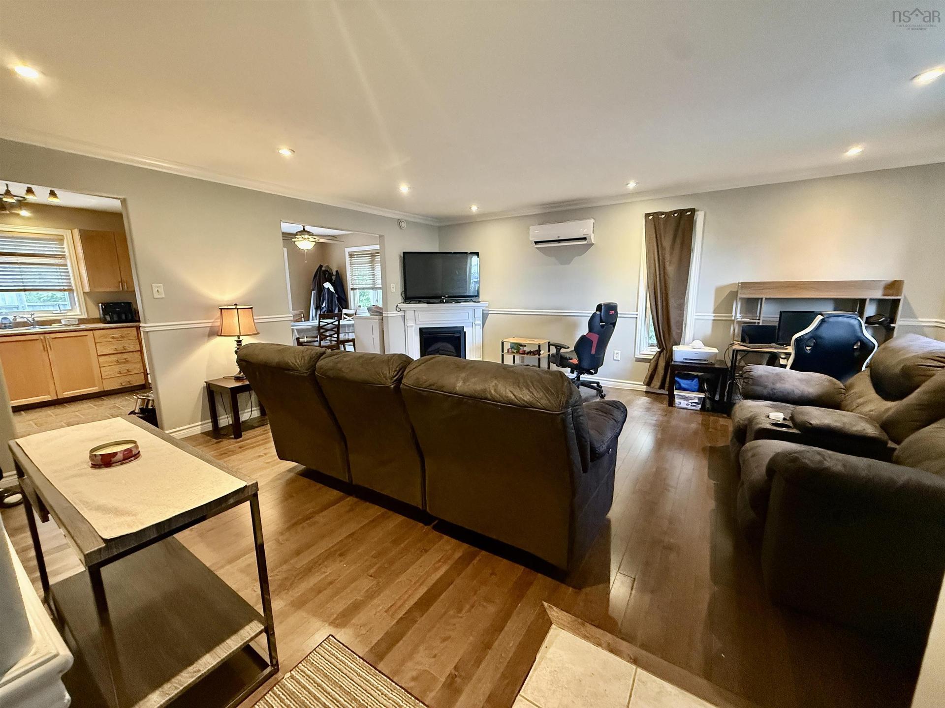 6 Beacon Street, Dartmouth, NS - Indoor Photo Showing Living Room With Fireplace