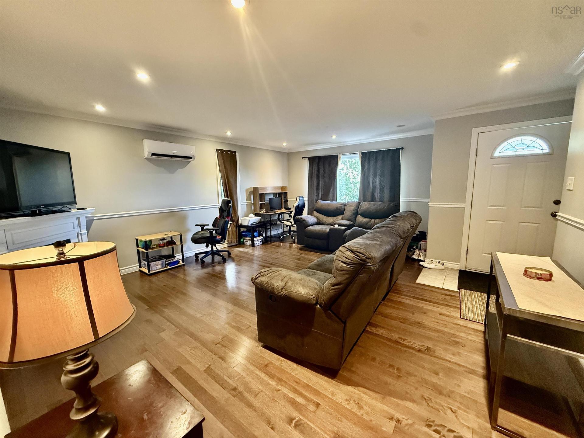 6 Beacon Street, Dartmouth, NS - Indoor