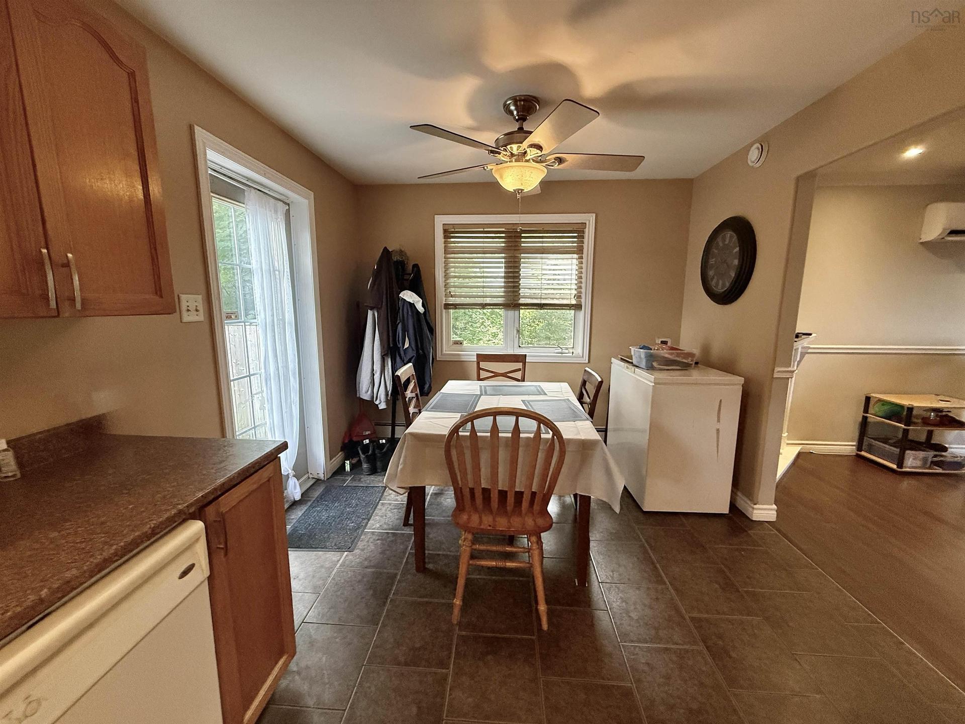 6 Beacon Street, Dartmouth, NS - Indoor