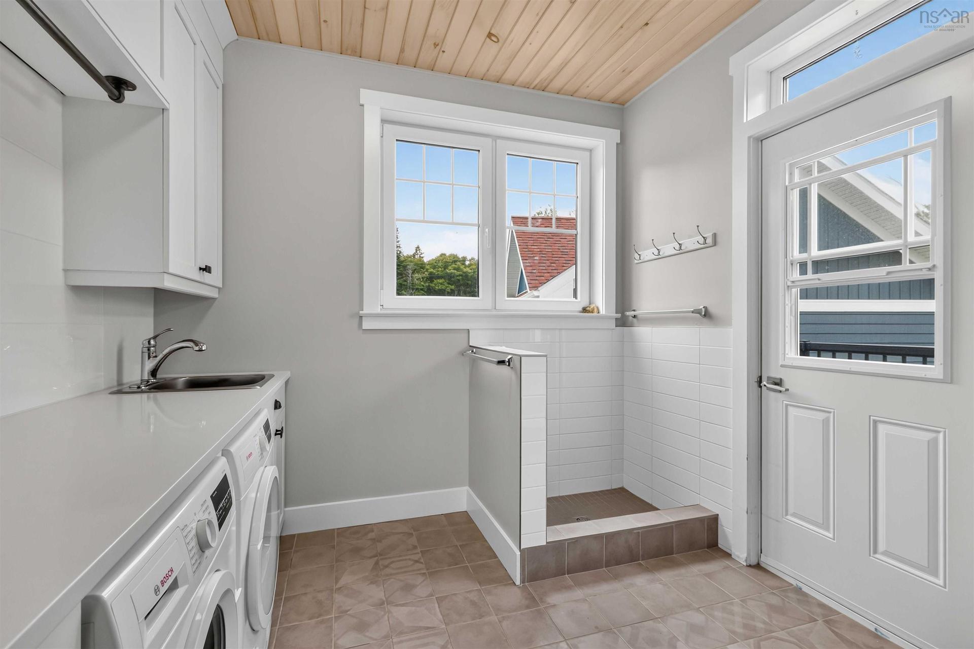 170 Edgewater Drive, White Point, NS - Indoor Photo Showing Laundry Room