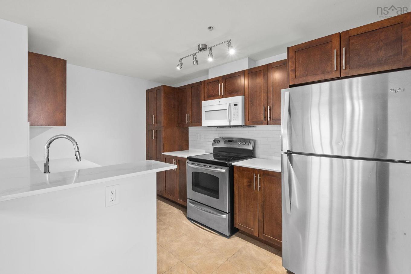 811 60 Walter Havill Drive, Halifax, NS - Indoor Photo Showing Kitchen