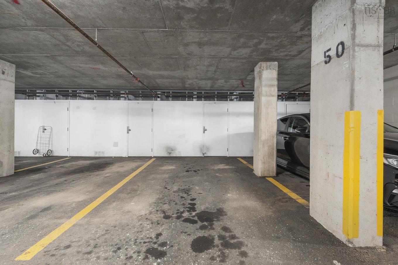811 60 Walter Havill Drive, Halifax, NS - Indoor Photo Showing Garage
