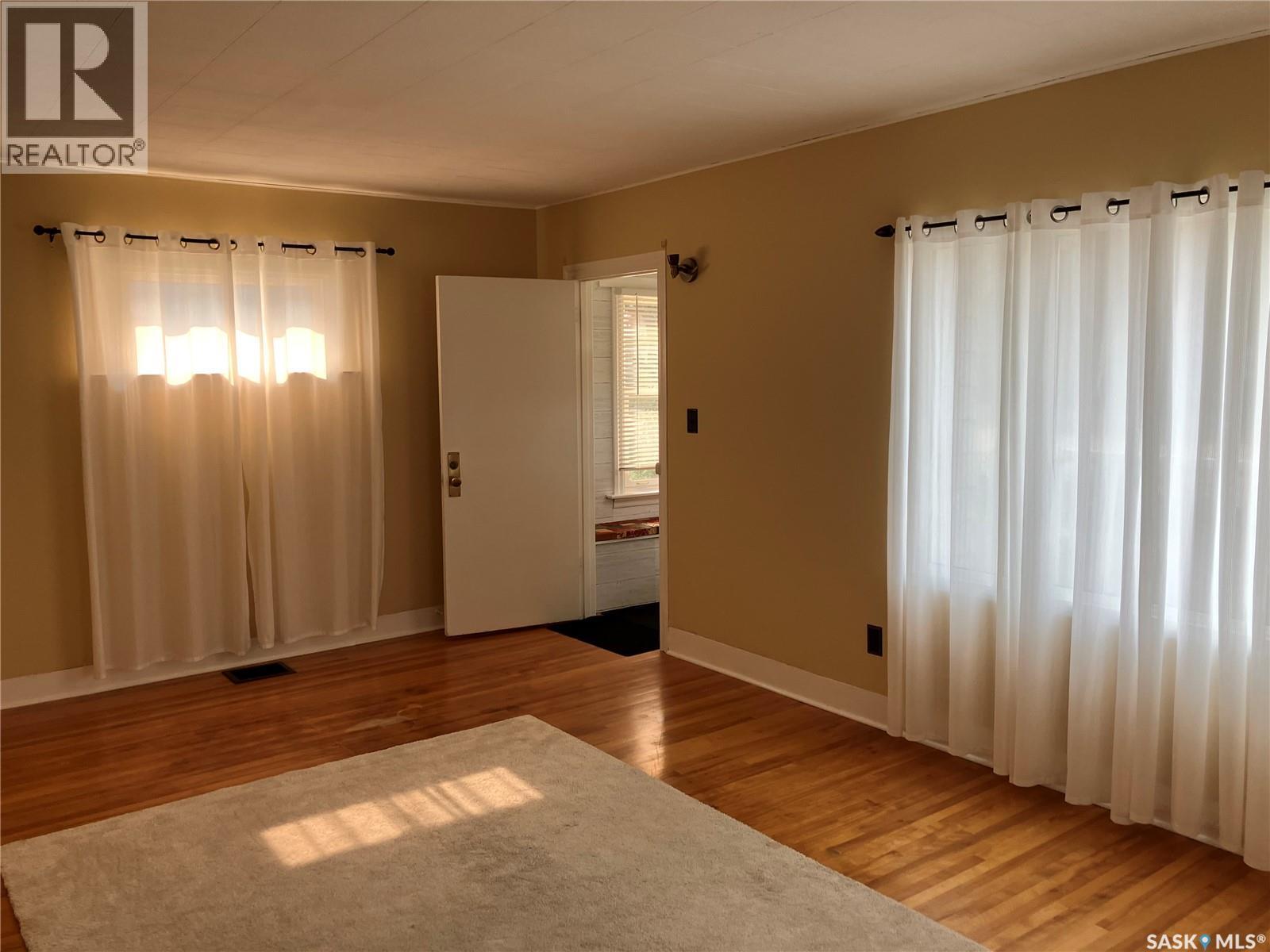 230 6Th Avenue W, Assiniboia, SK - Indoor Photo Showing Other Room