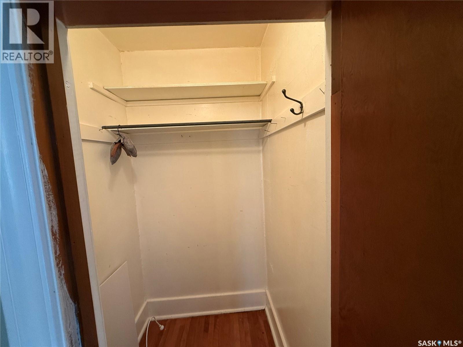 230 6Th Avenue W, Assiniboia, SK - Indoor