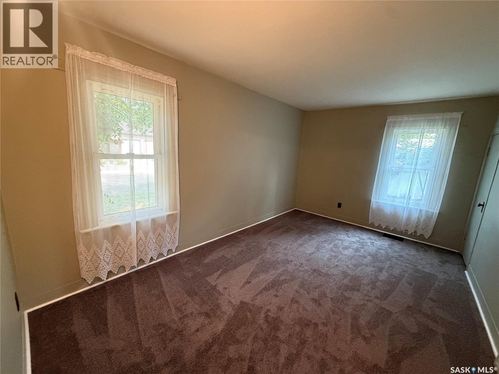 230 6Th Avenue W, Assiniboia, SK - Indoor Photo Showing Other Room