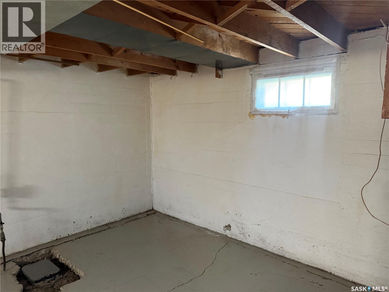 230 6Th Avenue W, Assiniboia, SK - Indoor Photo Showing Basement