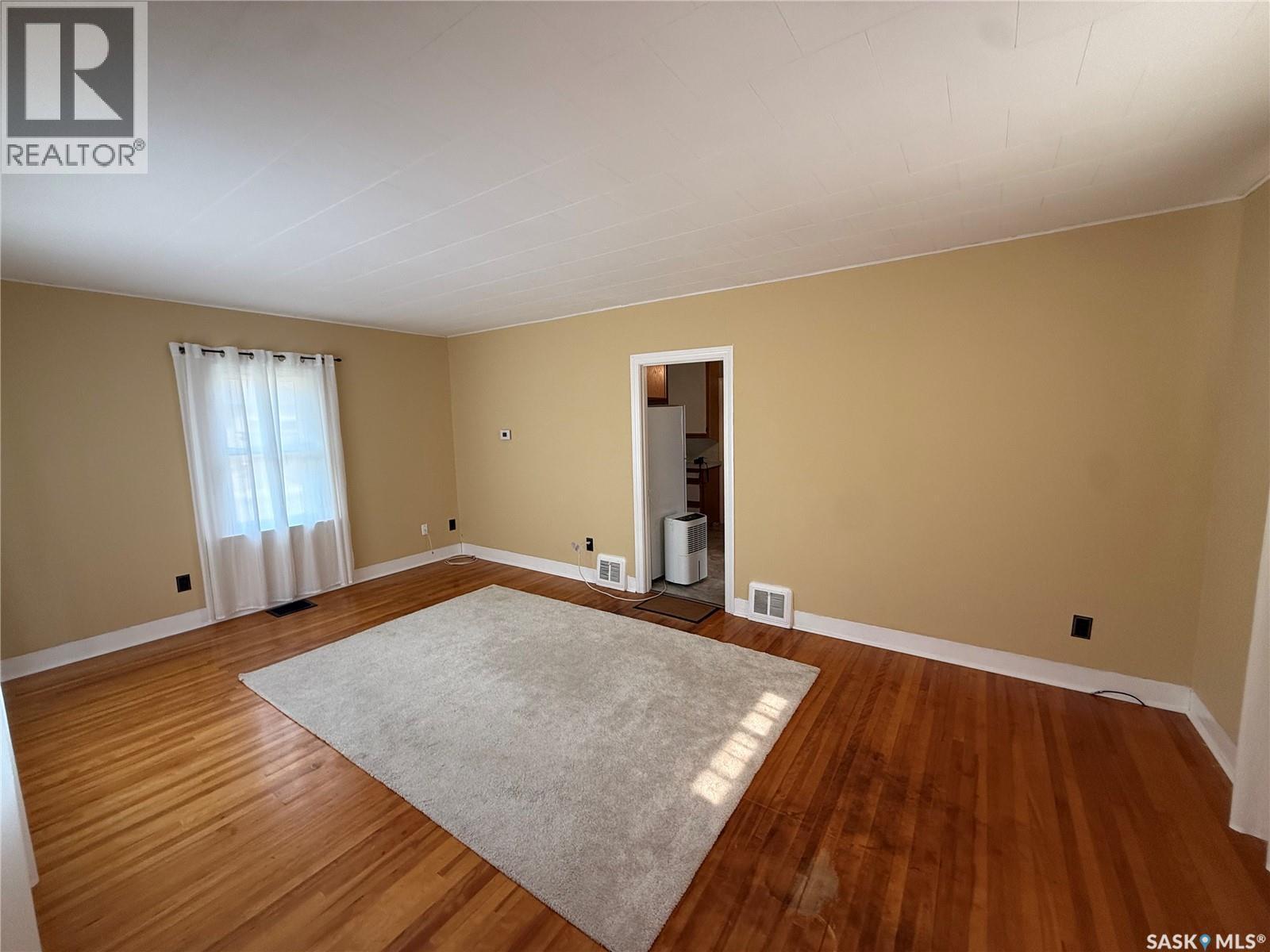 230 6Th Avenue W, Assiniboia, SK - Indoor Photo Showing Other Room
