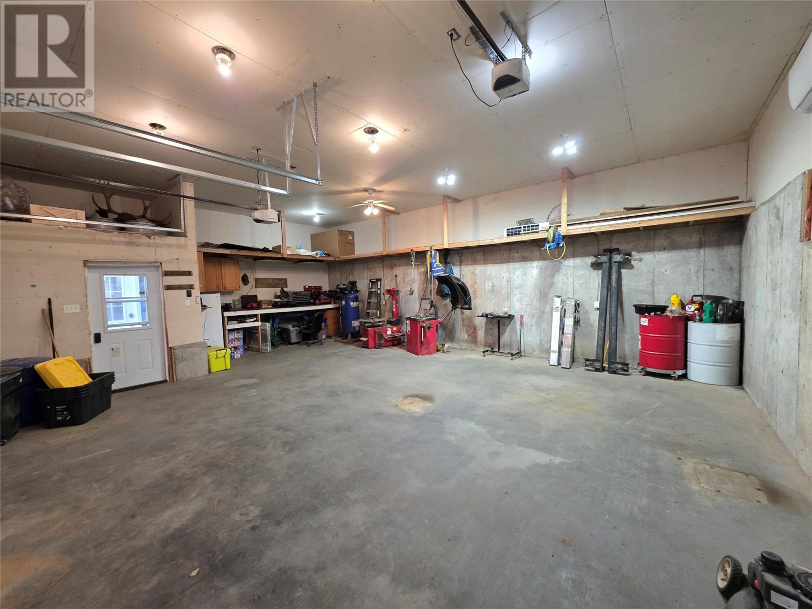 11 Mccarthys Road, Meadows, NL - Indoor Photo Showing Garage