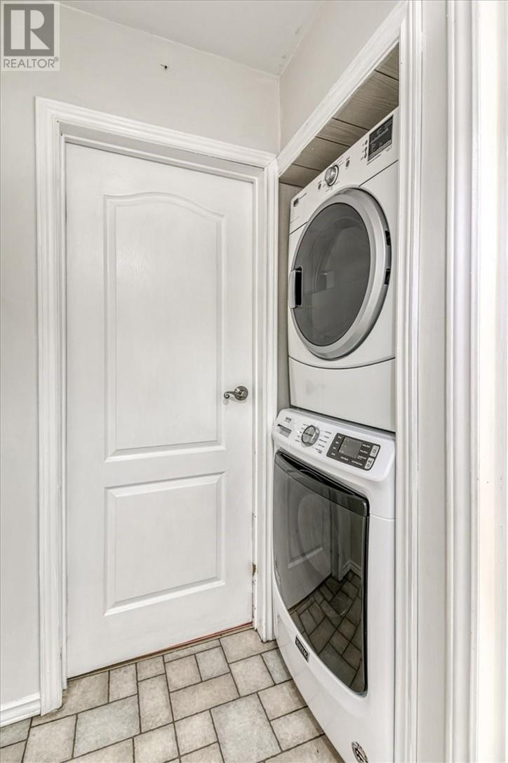 75 O'Donaghue Drive, Garson, ON - Indoor Photo Showing Laundry Room