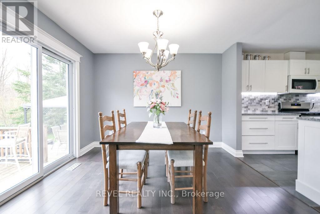 16 Sumac Crescent, Oro-Medonte, ON - Indoor Photo Showing Dining Room