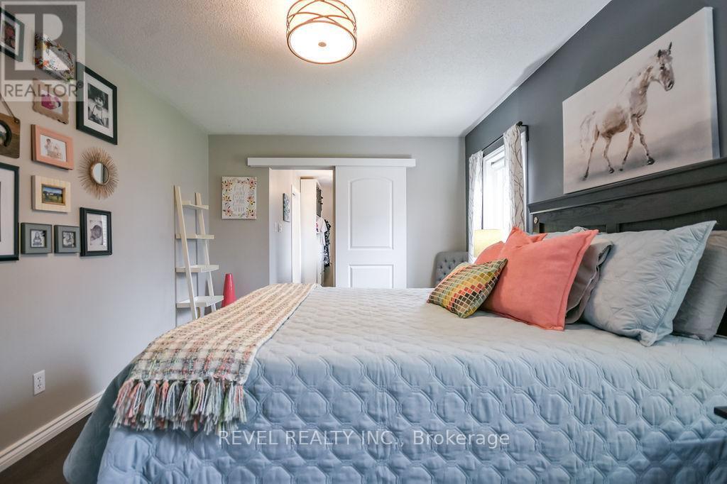 16 Sumac Crescent, Oro-Medonte, ON - Indoor Photo Showing Bedroom