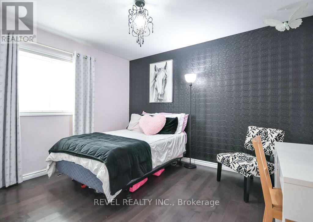 16 Sumac Crescent, Oro-Medonte, ON - Indoor Photo Showing Bedroom