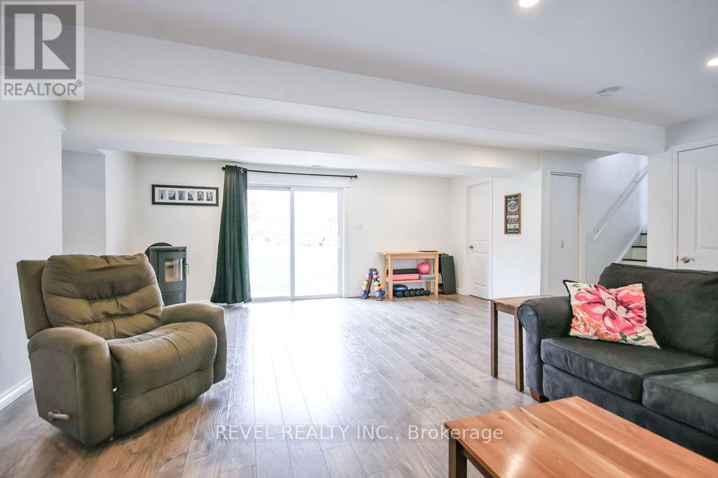 16 Sumac Crescent, Oro-Medonte, ON - Indoor Photo Showing Living Room