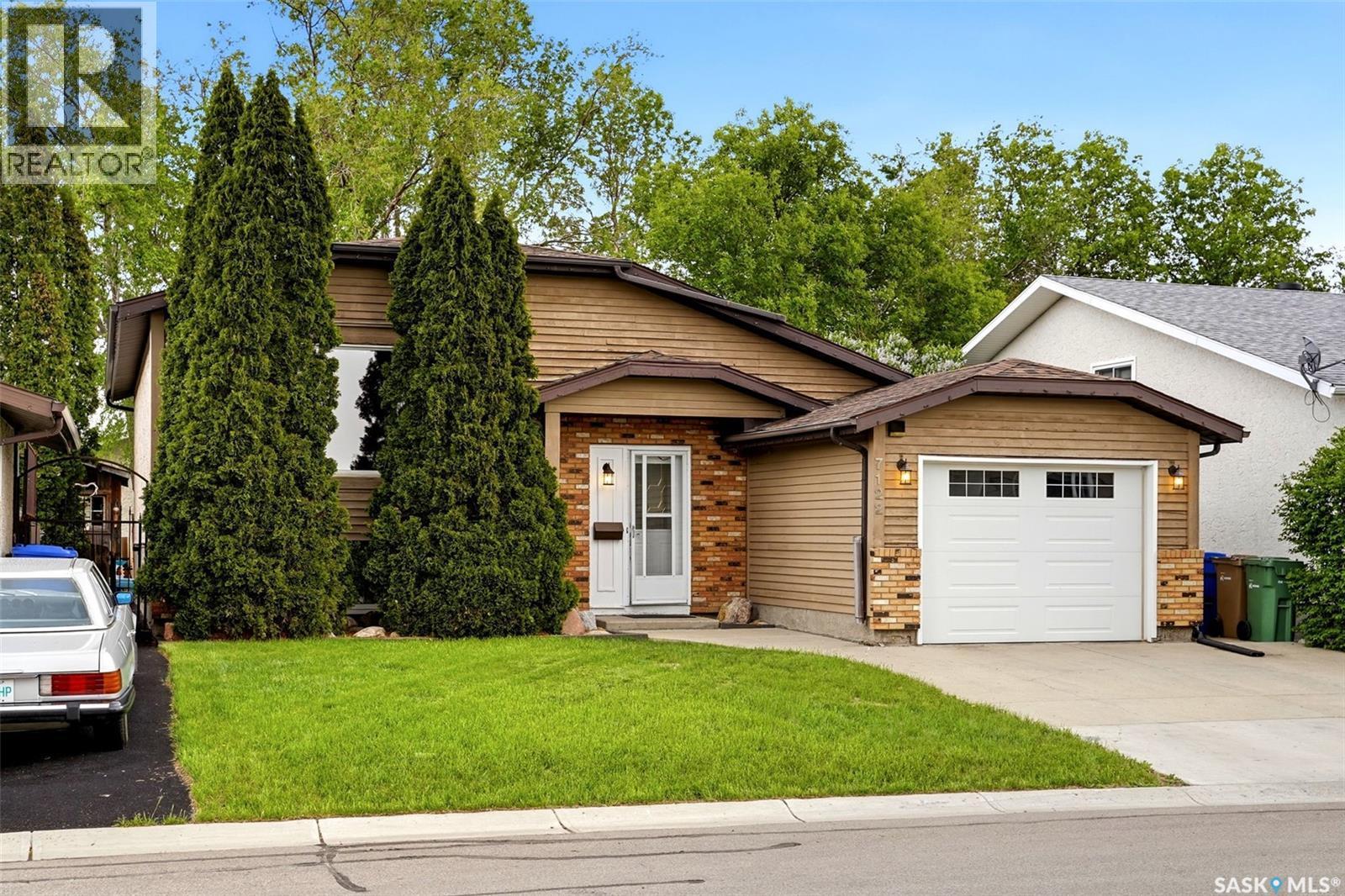7122 Lawrence Drive, Regina, SK - Outdoor