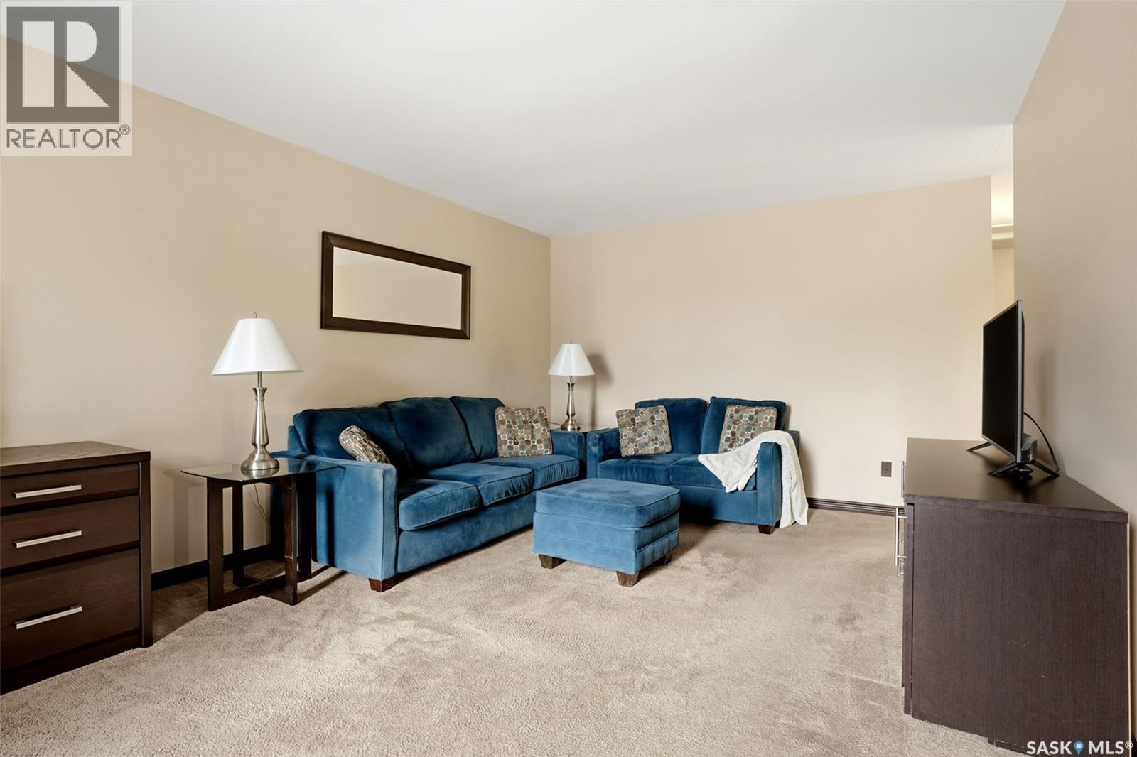 7122 Lawrence Drive, Regina, SK - Indoor Photo Showing Living Room