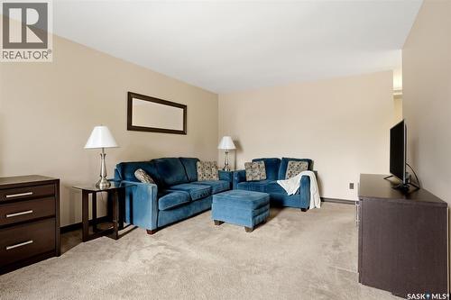 7122 Lawrence Drive, Regina, SK - Indoor Photo Showing Living Room