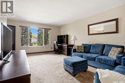 7122 Lawrence Drive, Regina, SK - Indoor Photo Showing Living Room