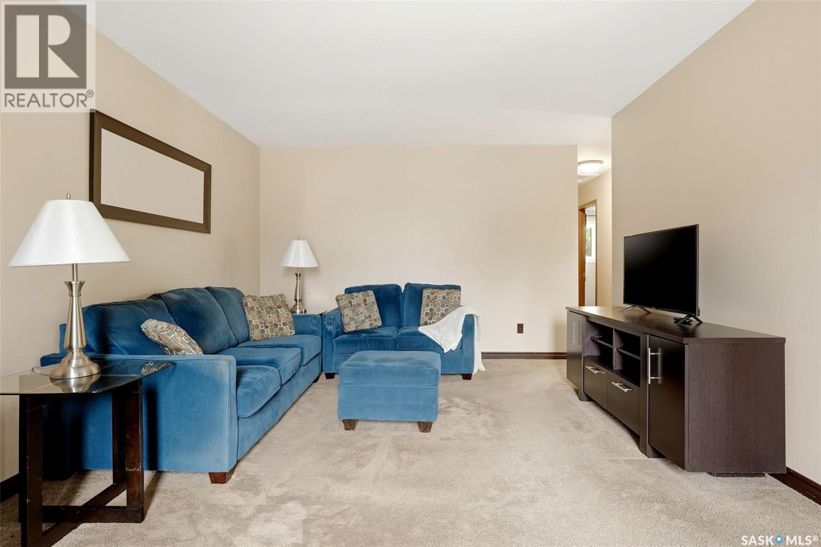 7122 Lawrence Drive, Regina, SK - Indoor Photo Showing Living Room