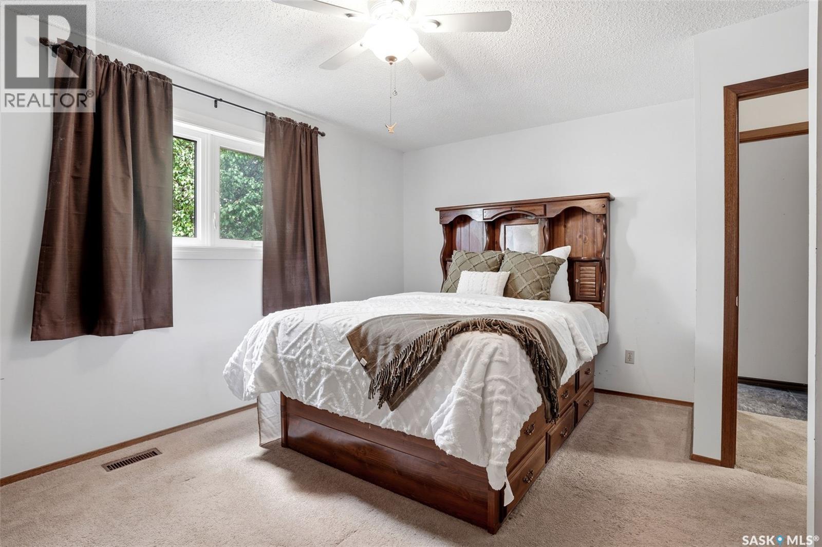 7122 Lawrence Drive, Regina, SK - Indoor Photo Showing Bedroom