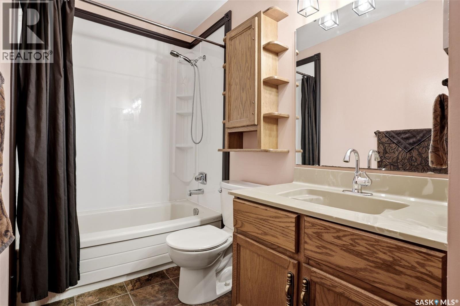 7122 Lawrence Drive, Regina, SK - Indoor Photo Showing Bathroom
