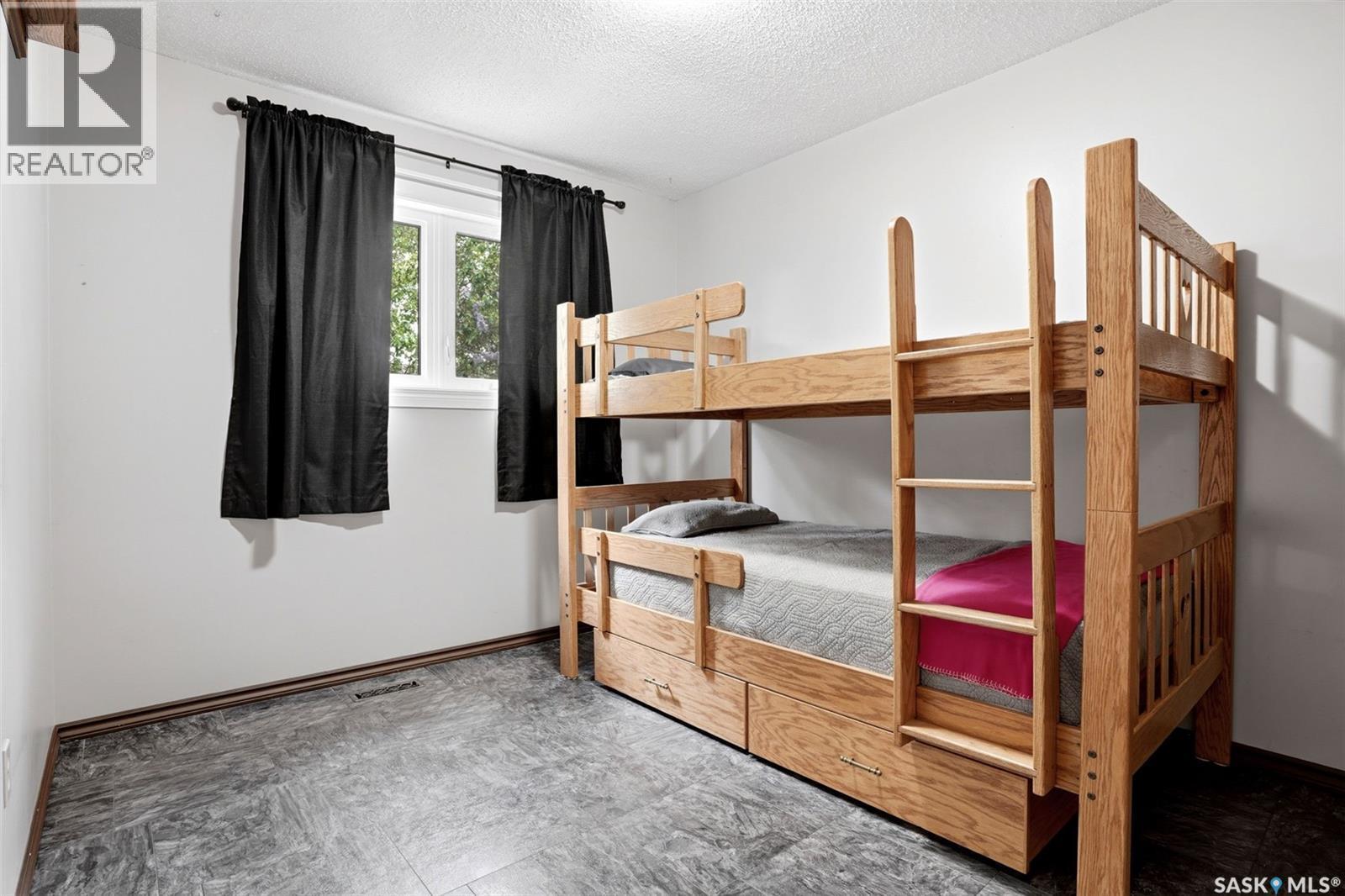 7122 Lawrence Drive, Regina, SK - Indoor Photo Showing Bedroom