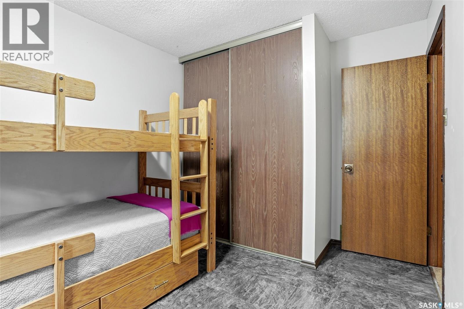 7122 Lawrence Drive, Regina, SK - Indoor Photo Showing Bedroom