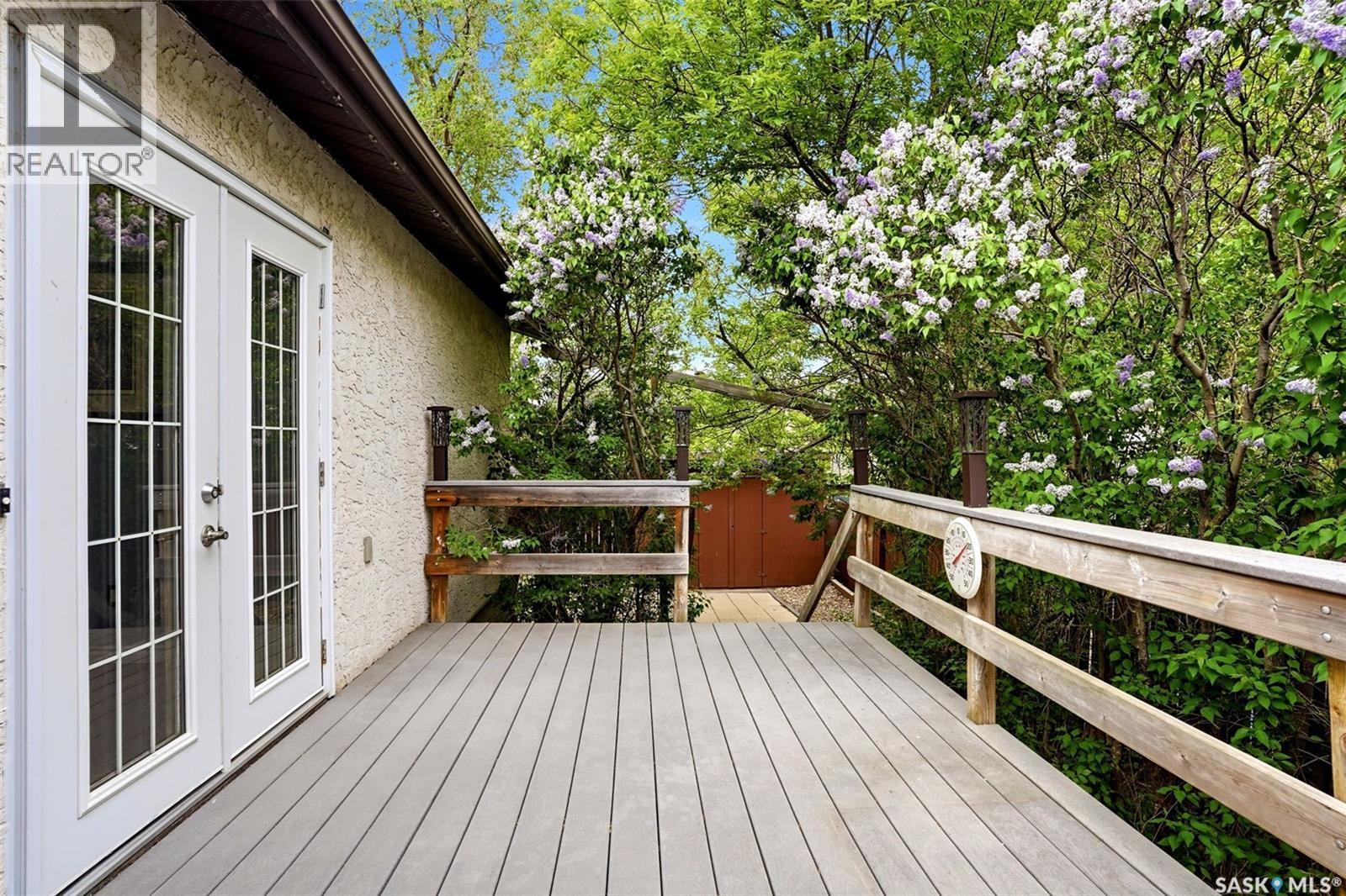 7122 Lawrence Drive, Regina, SK - Outdoor