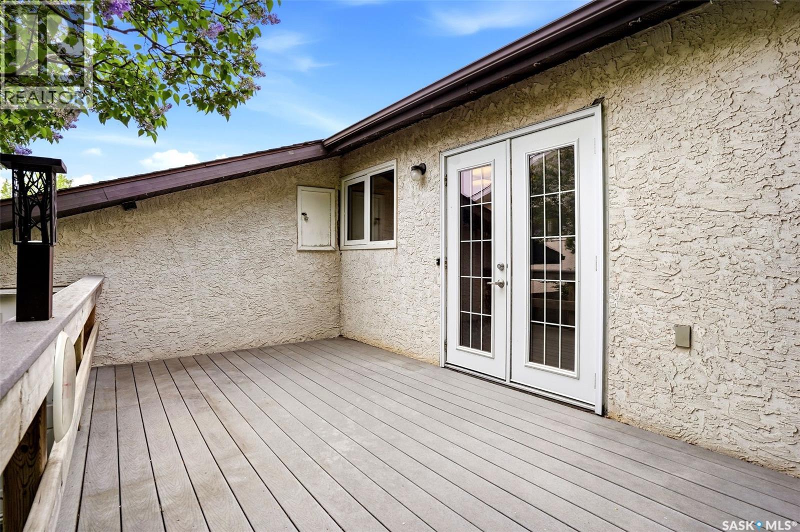7122 Lawrence Drive, Regina, SK - Outdoor With Exterior