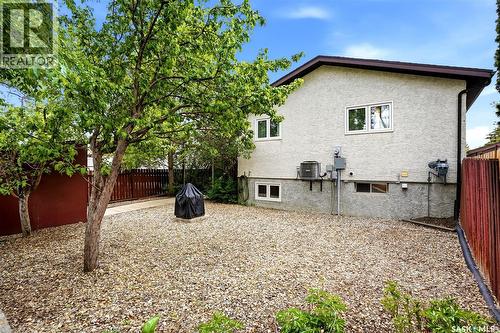 7122 Lawrence Drive, Regina, SK - Outdoor