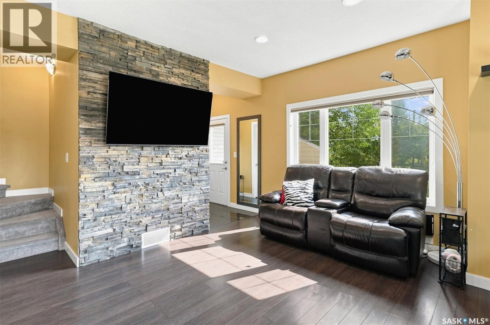 32 215 Hampton Green, Saskatoon, SK - Indoor Photo Showing Living Room