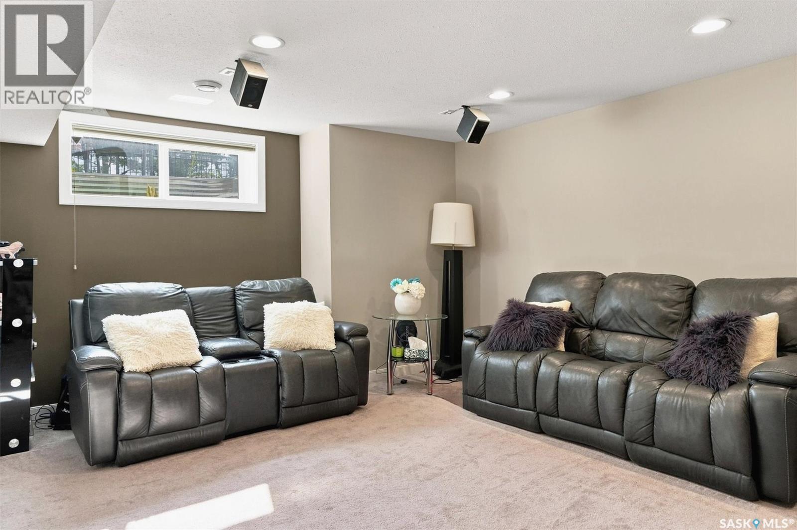 32 215 Hampton Green, Saskatoon, SK - Indoor Photo Showing Living Room
