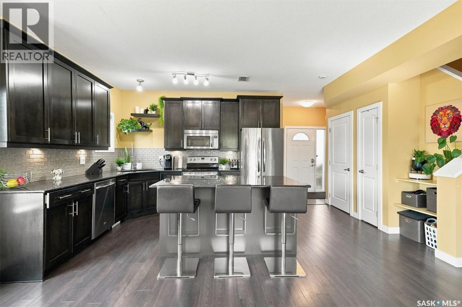 32 215 Hampton Green, Saskatoon, SK - Indoor Photo Showing Kitchen With Upgraded Kitchen
