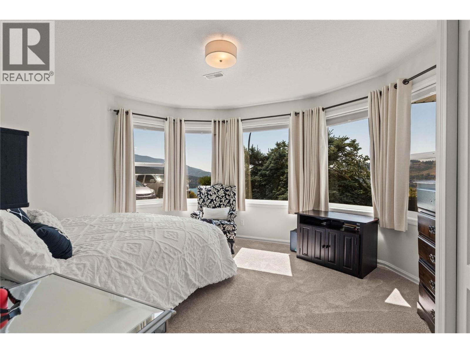 759 Middleton Way, Coldstream, BC - Indoor Photo Showing Bedroom