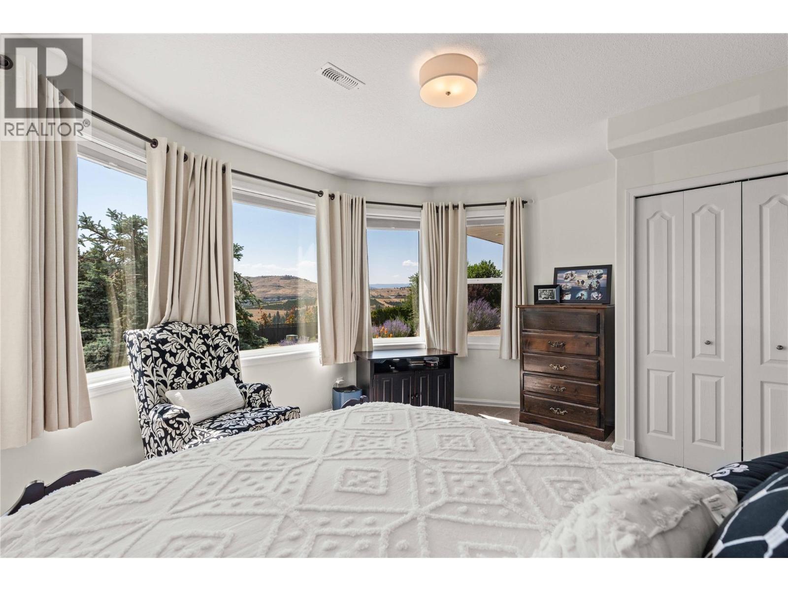 759 Middleton Way, Coldstream, BC - Indoor Photo Showing Bedroom