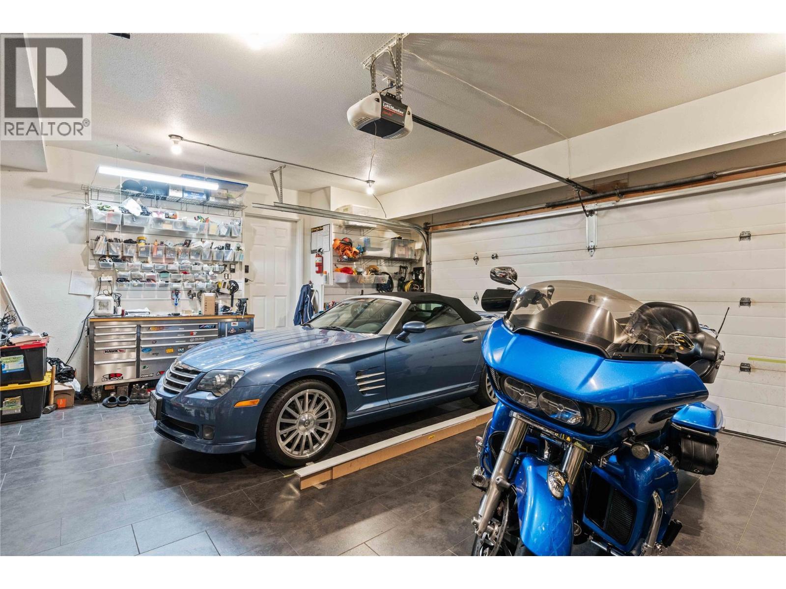 759 Middleton Way, Coldstream, BC - Indoor Photo Showing Garage