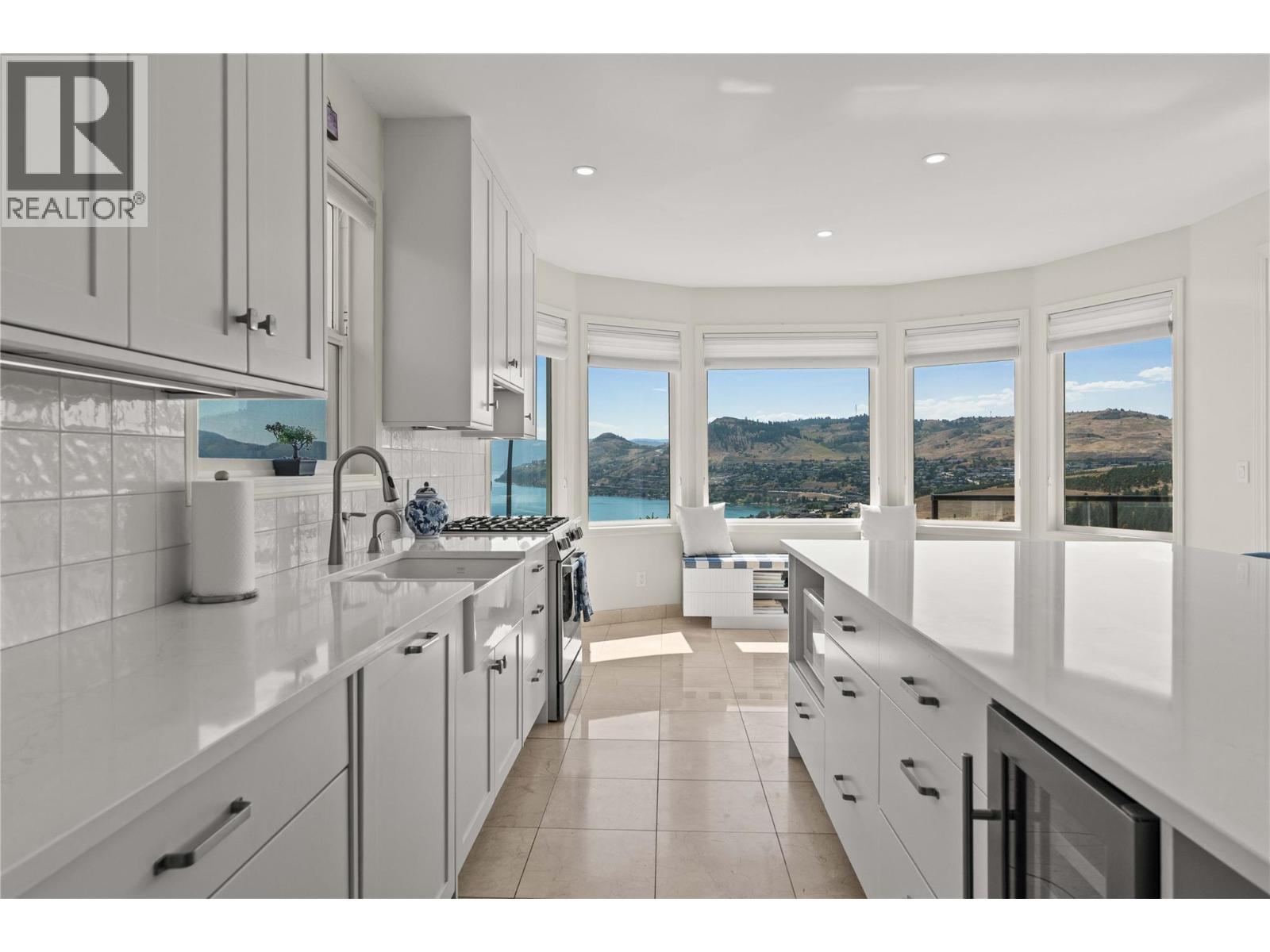759 Middleton Way, Coldstream, BC - Indoor Photo Showing Kitchen