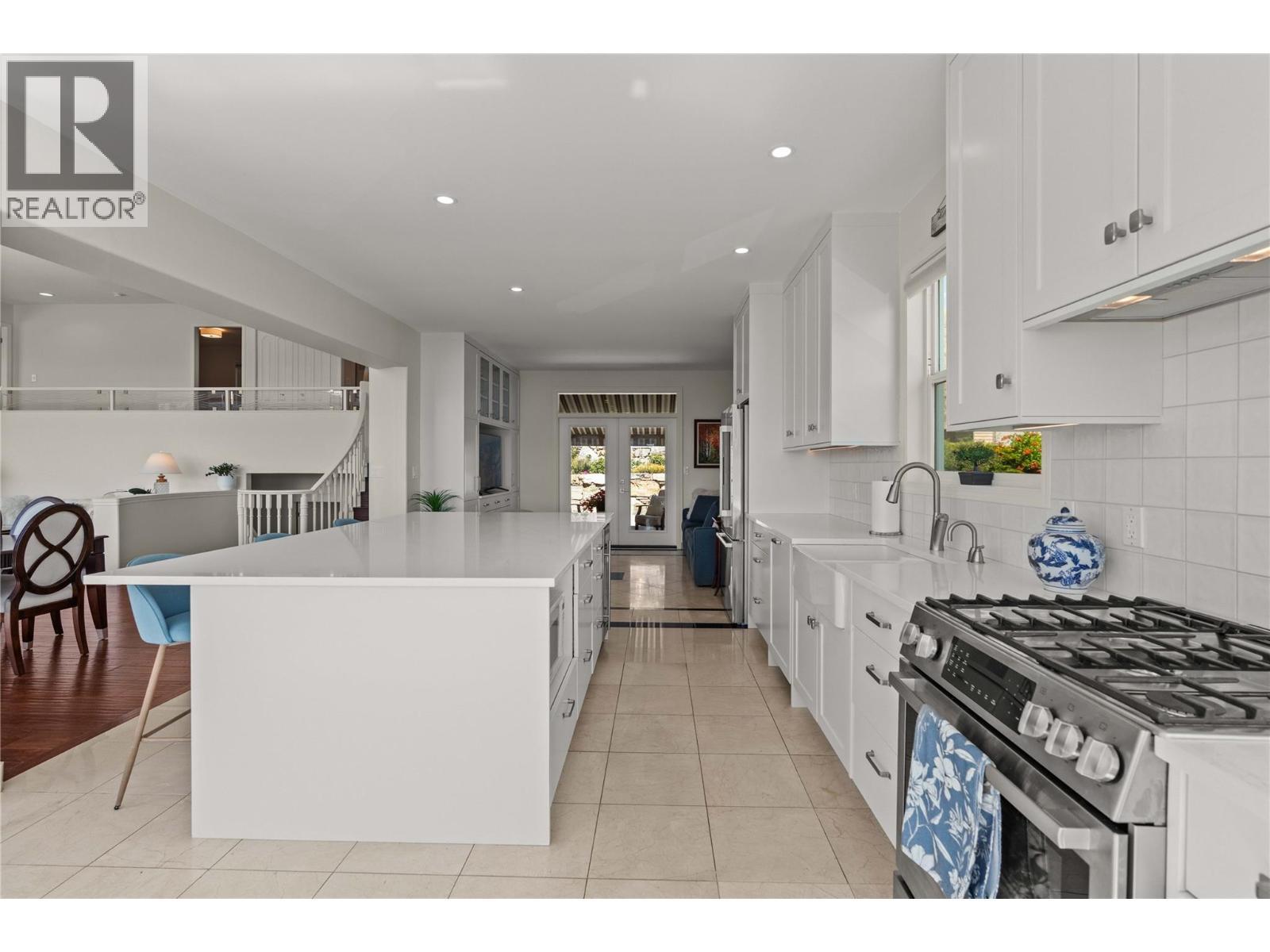 759 Middleton Way, Coldstream, BC - Indoor Photo Showing Kitchen