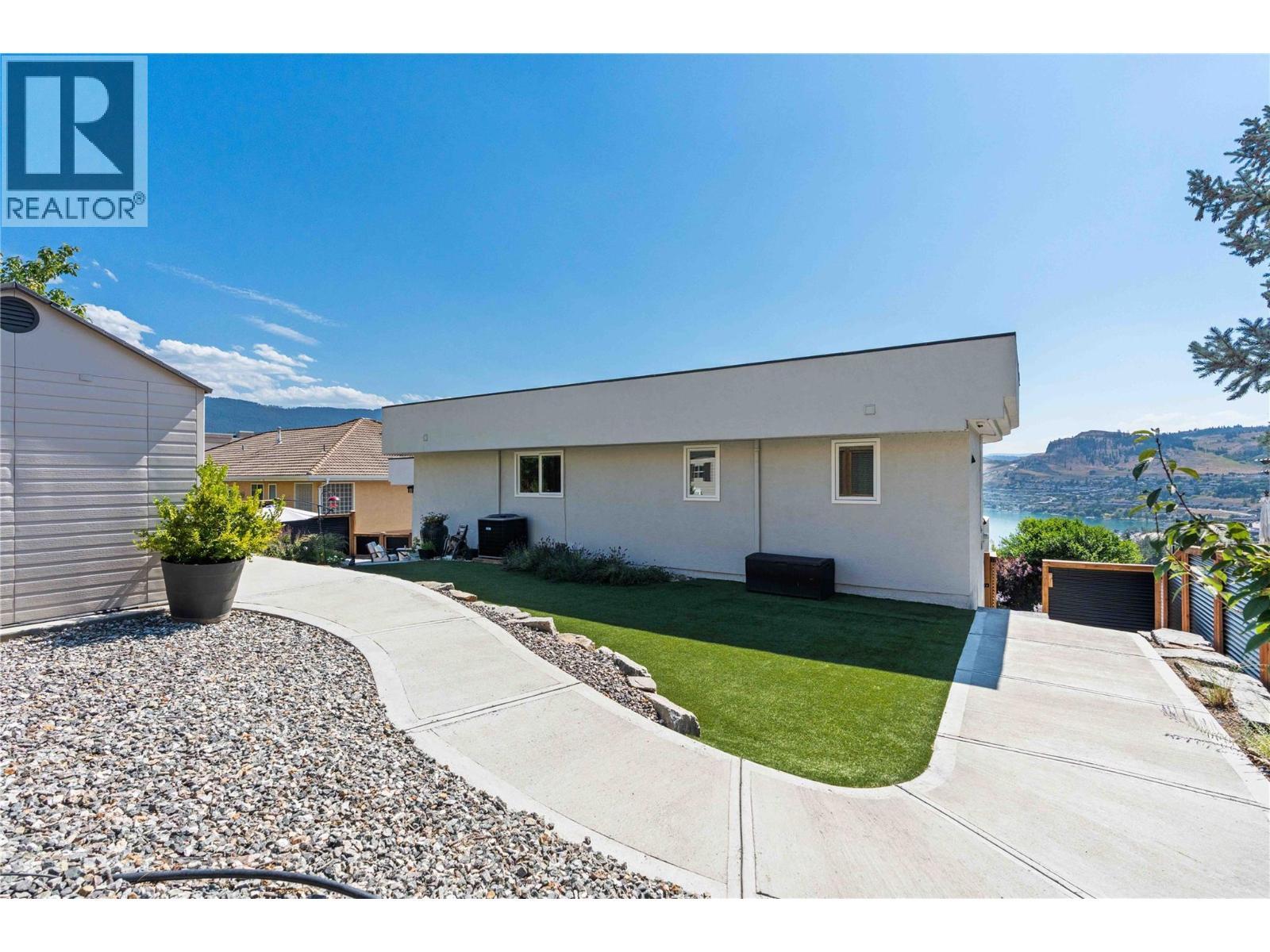 759 Middleton Way, Coldstream, BC - Outdoor