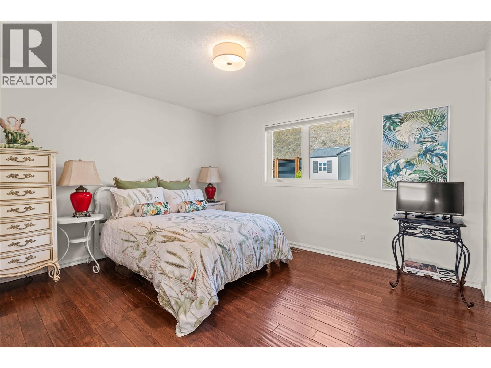 759 Middleton Way, Coldstream, BC - Indoor Photo Showing Bedroom